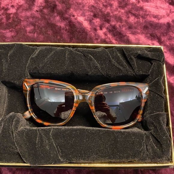 Kenzo 100% authentic sunglasses. No scratches. In excellent condition. main image 4